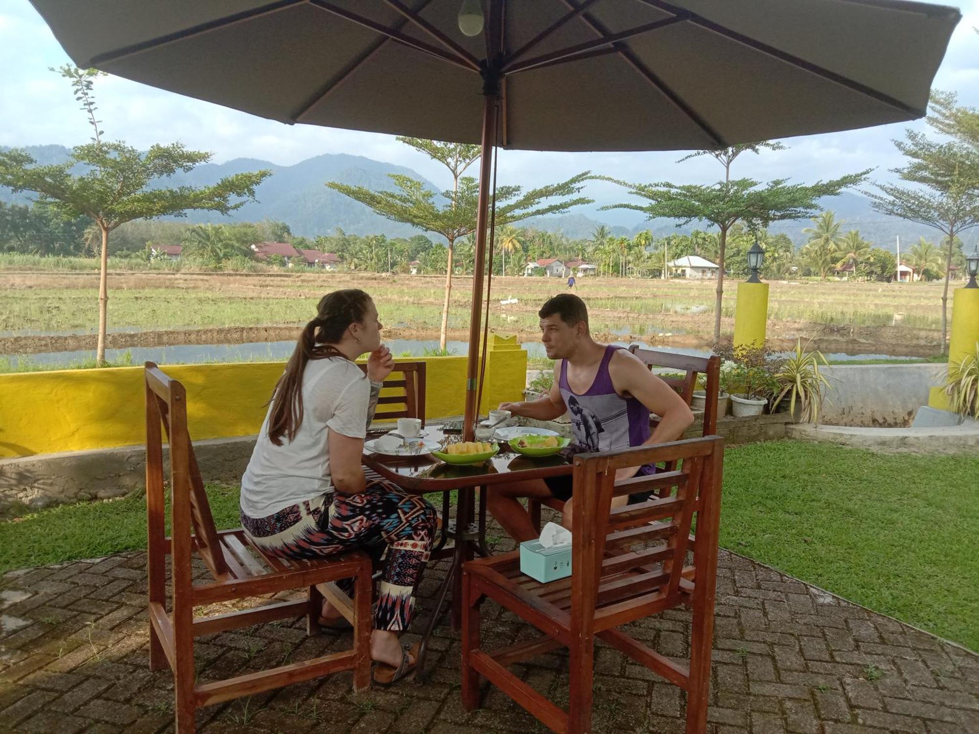 Ambow Homestay Jungle Trekking & Village Tour Bukit Lawang Dış mekan fotoğraf