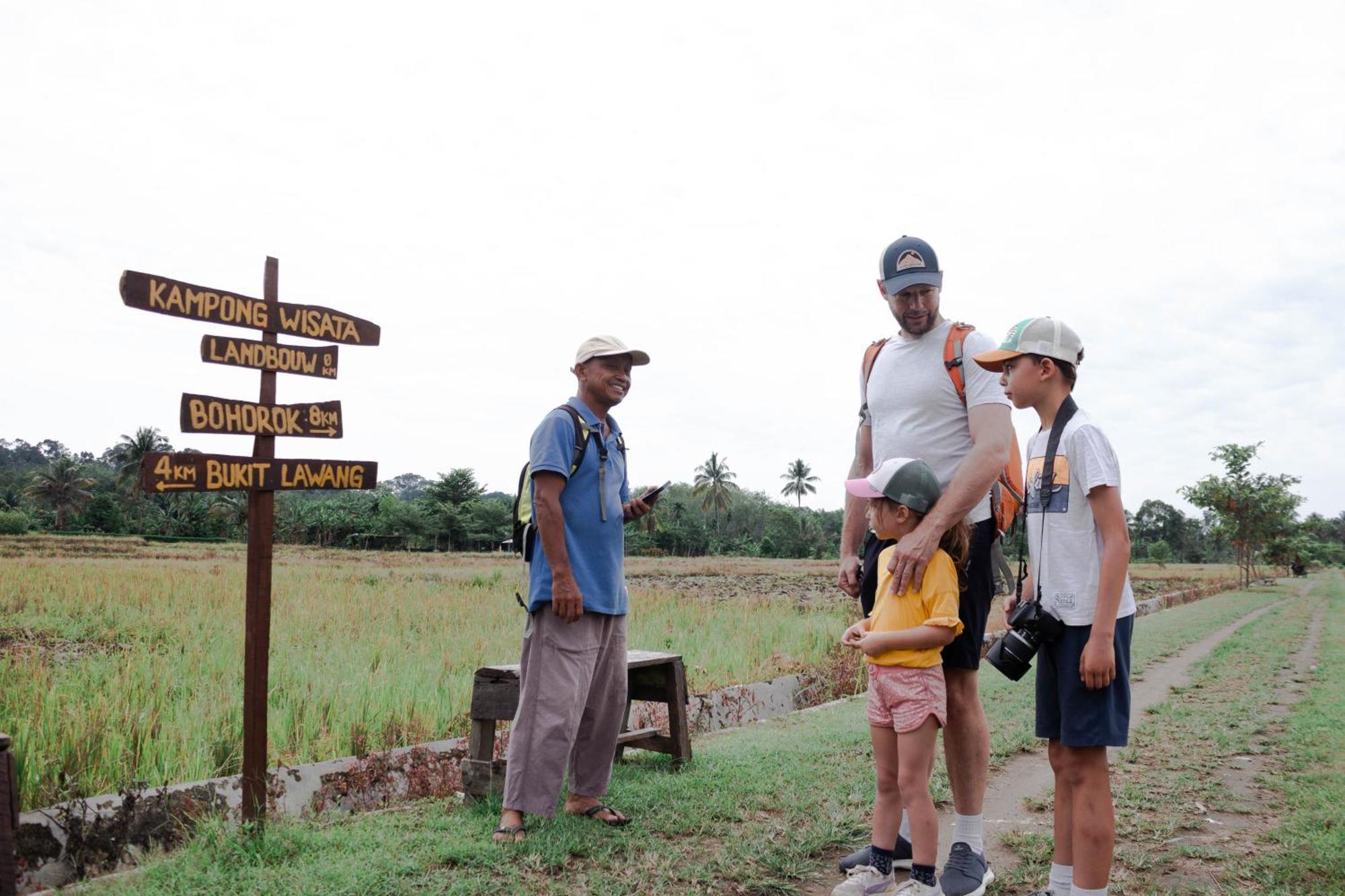 Ambow Homestay Jungle Trekking & Village Tour Bukit Lawang Dış mekan fotoğraf